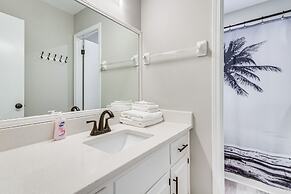 Pensacola Home w/ Screened Porch: 10 Mi to Beach!