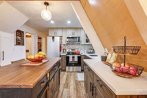 Deck & EV Charger: Pet-friendly Arnold Cabin!