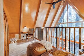 Deck & EV Charger: Pet-friendly Arnold Cabin!