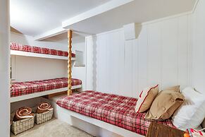 Deck & EV Charger: Pet-friendly Arnold Cabin!