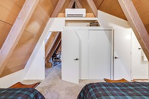 Deck & EV Charger: Pet-friendly Arnold Cabin!