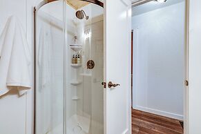 Deck & EV Charger: Pet-friendly Arnold Cabin!