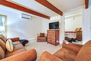 Deck & EV Charger: Pet-friendly Arnold Cabin!