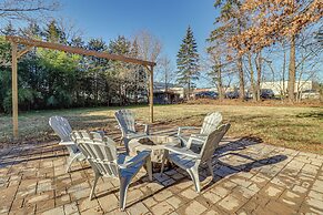 Charming Tannersville Home w/ Fire Pit + Deck!