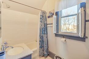 Charming Tannersville Home w/ Fire Pit + Deck!