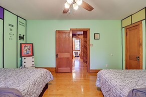 Charming Tannersville Home w/ Fire Pit + Deck!