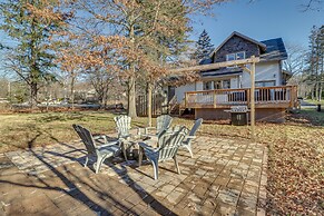 Charming Tannersville Home w/ Fire Pit + Deck!