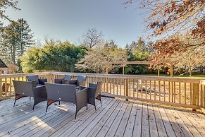 Charming Tannersville Home w/ Fire Pit + Deck!