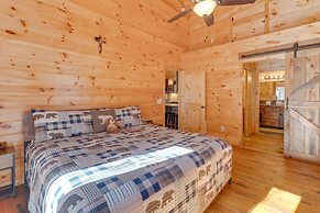 Gorgeous Murphy Cabin w/ Large Deck: 2 Mi to Dtwn!