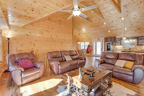 Gorgeous Murphy Cabin w/ Large Deck: 2 Mi to Dtwn!