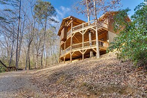 Gorgeous Murphy Cabin w/ Large Deck: 2 Mi to Dtwn!