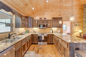 Gorgeous Murphy Cabin w/ Large Deck: 2 Mi to Dtwn!