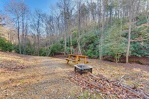 Gorgeous Murphy Cabin w/ Large Deck: 2 Mi to Dtwn!