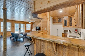 Gorgeous Murphy Cabin w/ Large Deck: 2 Mi to Dtwn!