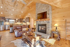 Gorgeous Murphy Cabin w/ Large Deck: 2 Mi to Dtwn!