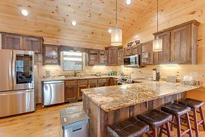 Gorgeous Murphy Cabin w/ Large Deck: 2 Mi to Dtwn!