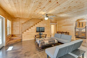 Gorgeous Murphy Cabin w/ Large Deck: 2 Mi to Dtwn!