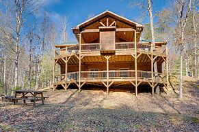 Gorgeous Murphy Cabin w/ Large Deck: 2 Mi to Dtwn!
