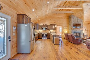 Gorgeous Murphy Cabin w/ Large Deck: 2 Mi to Dtwn!