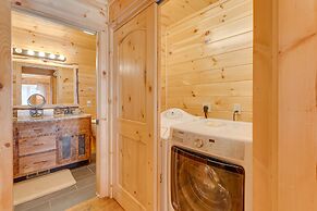 Gorgeous Murphy Cabin w/ Large Deck: 2 Mi to Dtwn!