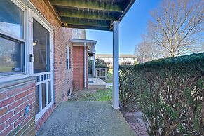 Cozy Bay Shore Condo Near Museums & Outdoor Rec!