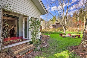 Mtn Cottage w/ Fire Pit in Newland!