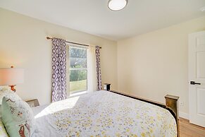 Sunny Palm Bay Home w/ Screened Porch Near Beaches