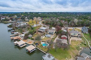 Gorgeous Granbury Lake Getaway w/ Pool & Dock!