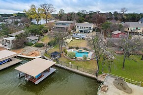 Gorgeous Granbury Lake Getaway w/ Pool & Dock!