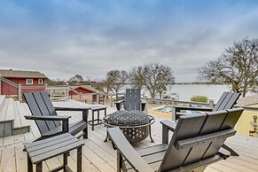Gorgeous Granbury Lake Getaway w/ Pool & Dock!