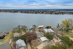 Gorgeous Granbury Lake Getaway w/ Pool & Dock!