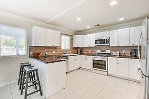 5 Mi to Dtwn: Pet-friendly Phoenix Gem w/ Patio