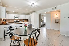 5 Mi to Dtwn: Pet-friendly Phoenix Gem w/ Patio