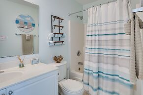 Walk to Ocean: 'beachwalk Bungalow' w/ Pool Access