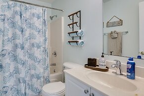 Walk to Ocean: 'beachwalk Bungalow' w/ Pool Access