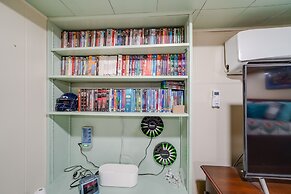 Beckley Studio w/ Private Hot Tub & Home Gym!