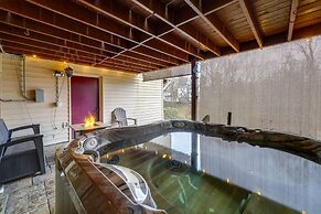 Beckley Studio w/ Private Hot Tub & Home Gym!