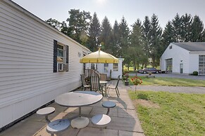 Quaint Lakemont Retreat: 1 Mi to Seneca Lake!