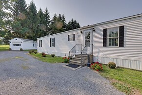 Quaint Lakemont Retreat: 1 Mi to Seneca Lake!