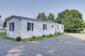 Quaint Lakemont Retreat: 1 Mi to Seneca Lake!