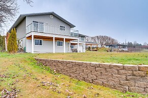 East Wenatchee Home ~ 2 Mi to Columbia River!