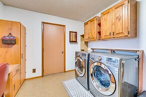 East Wenatchee Home ~ 2 Mi to Columbia River!