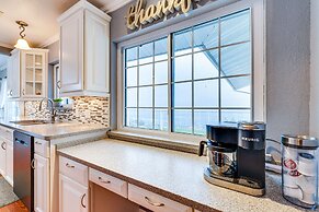 East Wenatchee Home ~ 2 Mi to Columbia River!