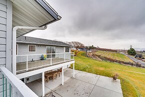 East Wenatchee Home ~ 2 Mi to Columbia River!