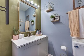 North Carolina Abode w/ Fire Pit, Near Theme Parks