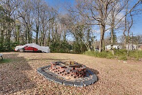 North Carolina Abode w/ Fire Pit, Near Theme Parks