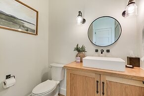 Walk to Beach: Farmhouse w/ Lake Travis Views!