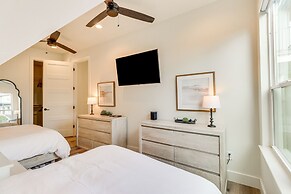 Walk to Beach: Farmhouse w/ Lake Travis Views!