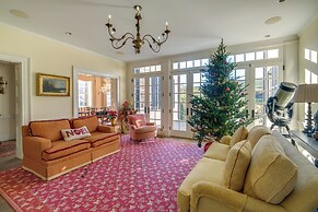 Elegant Paris Manor w/ Private Pool!