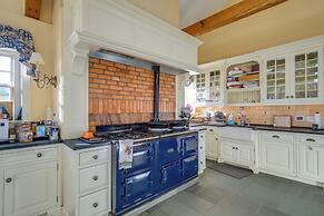 Elegant Paris Manor w/ Private Pool!